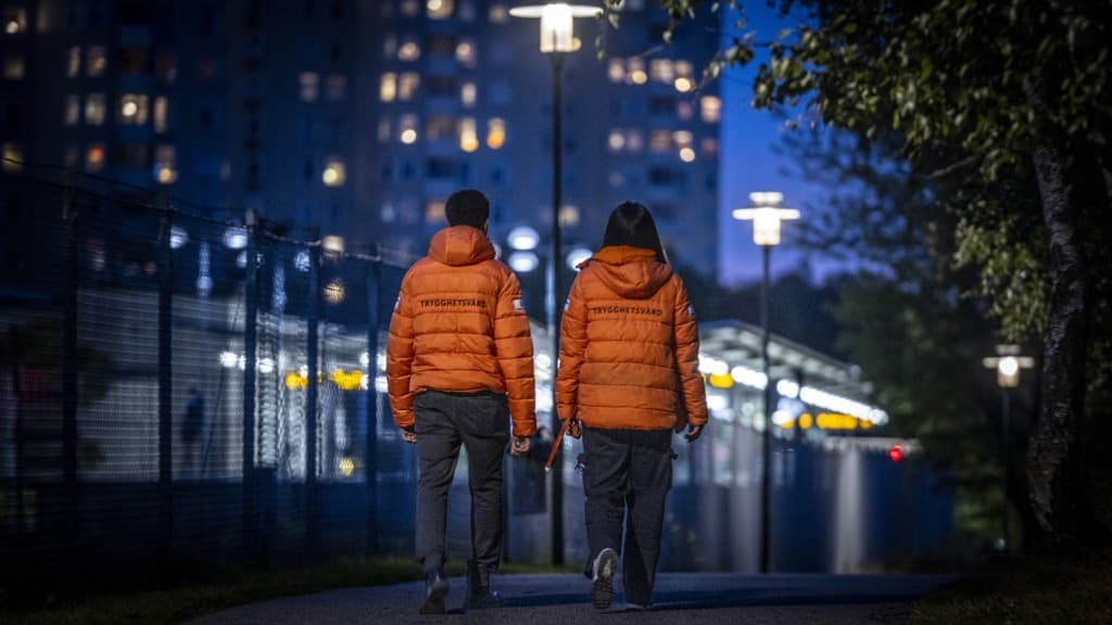 Trygghetsvärdar i arbete i Farsta