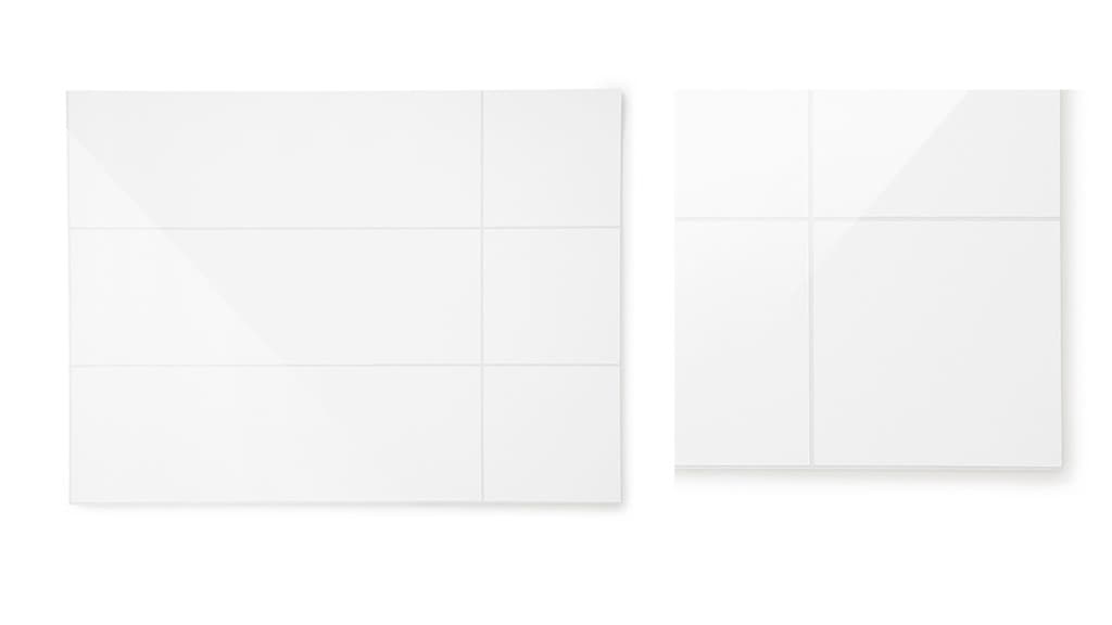 Vit blank kompaktpanel som ska se ut som kakel till stänkskiva.