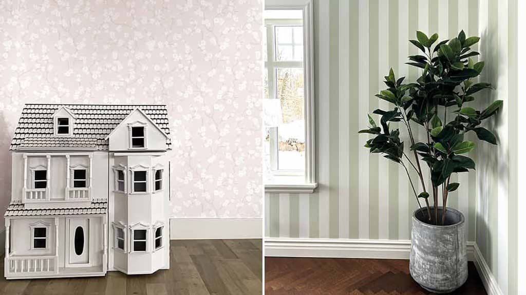 En bild med två foton: En vägg med rosa tapet med körsbärskvistar och en stor vit husmodell av en trävilla med tegeltak på det bruna parkettgolvet framför. Ett hörn med bredrandig grön- och vit tapet. Ett stort krukväxtträd i grå kruka står i hörnet på den bruna fiskbensparketten.